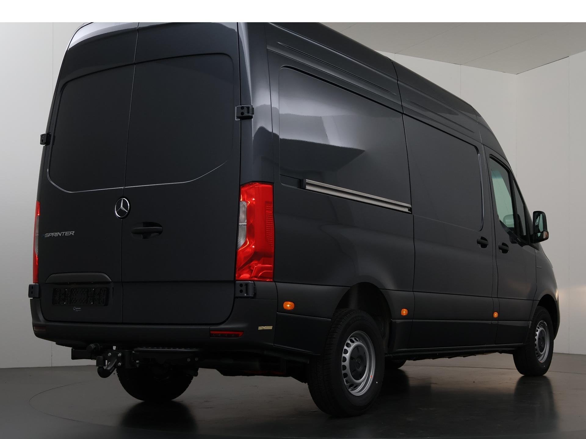 Mercedes-Benz eSprinter 314 L2 H2 RWD PRO 81kWh | Comfortbes, Auto's, Bestelauto's, Zwart, Mercedes-Benz, Nieuw, Zilver of Grijs