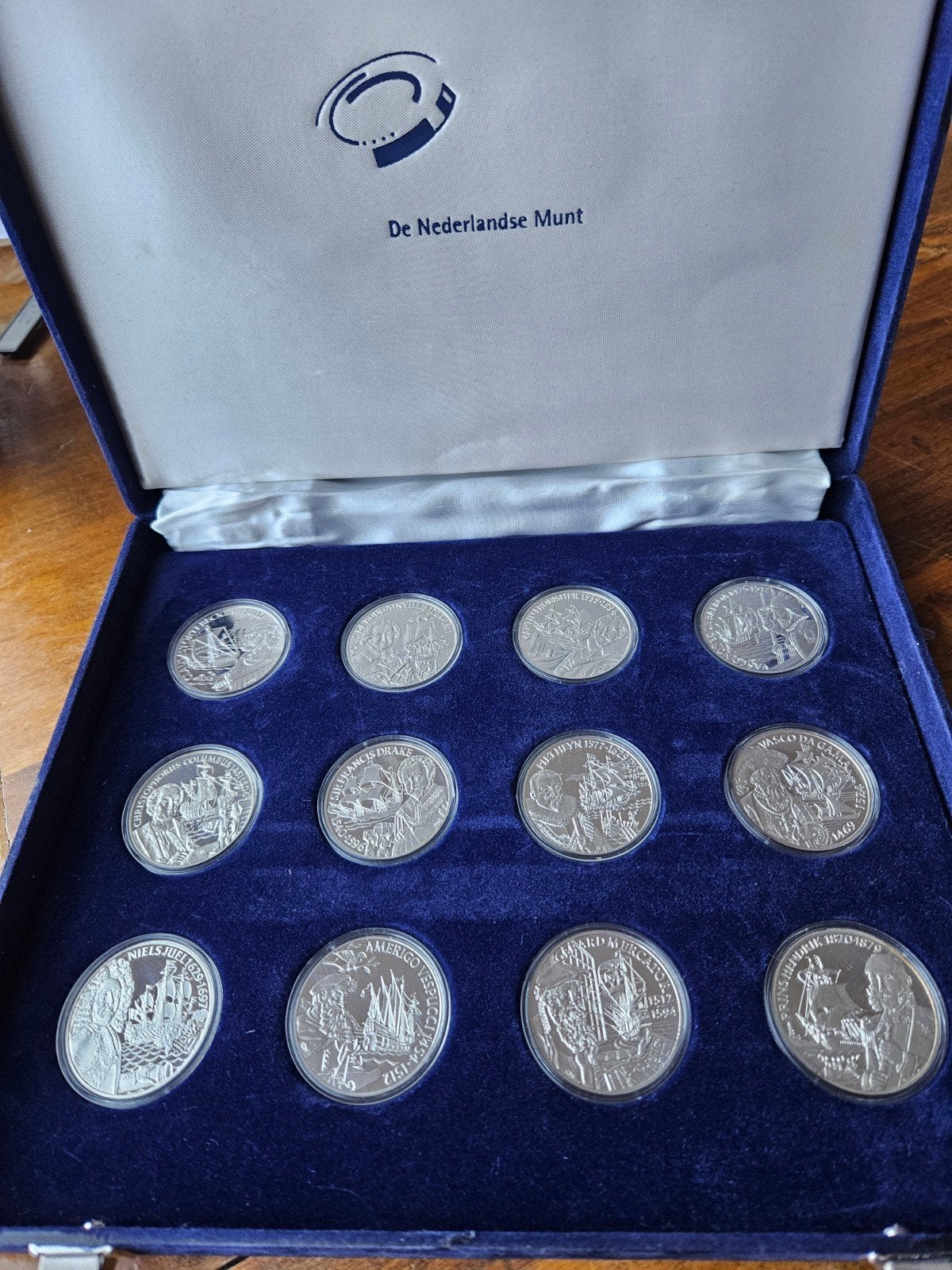 24 Zilveren penningen. Europese Zeehelden., Ophalen of Verzenden, Zilver, Nederland