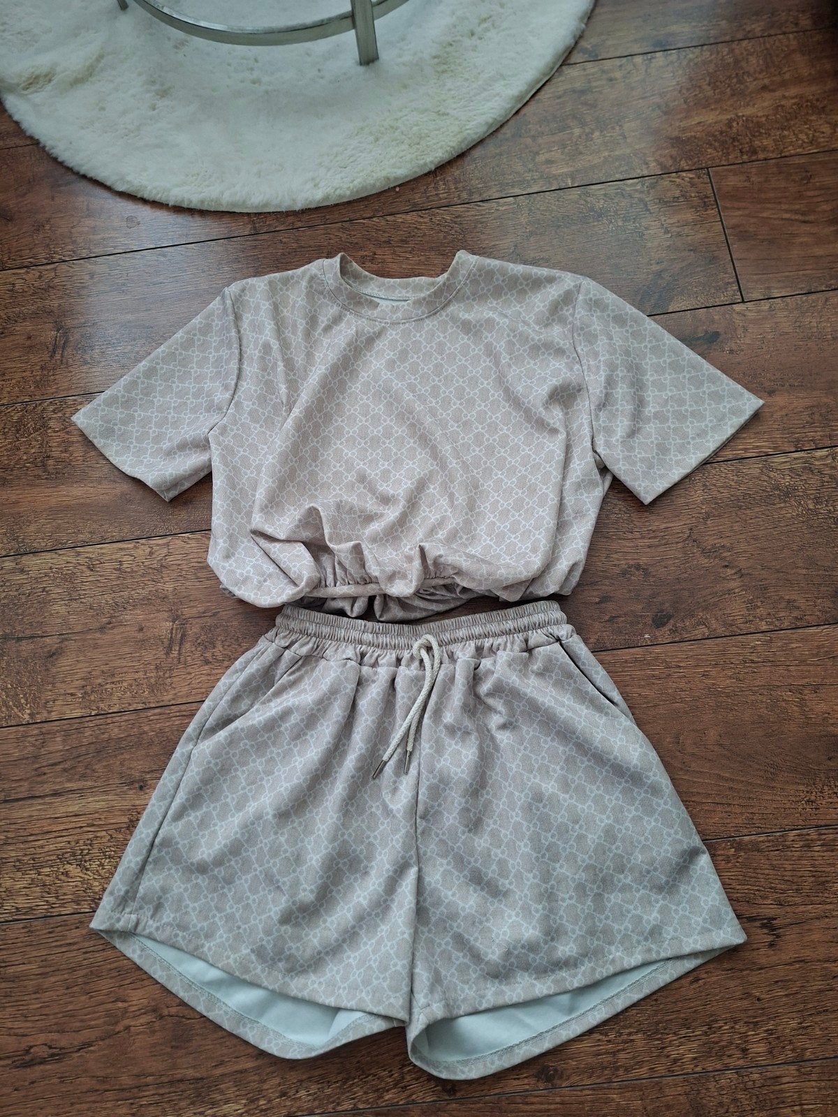 Leuke setje met korte broek en top, Kleding | Dames, Jumpsuits, Ophalen of Verzenden, Zo goed als nieuw, Maat 36 (S), Beige