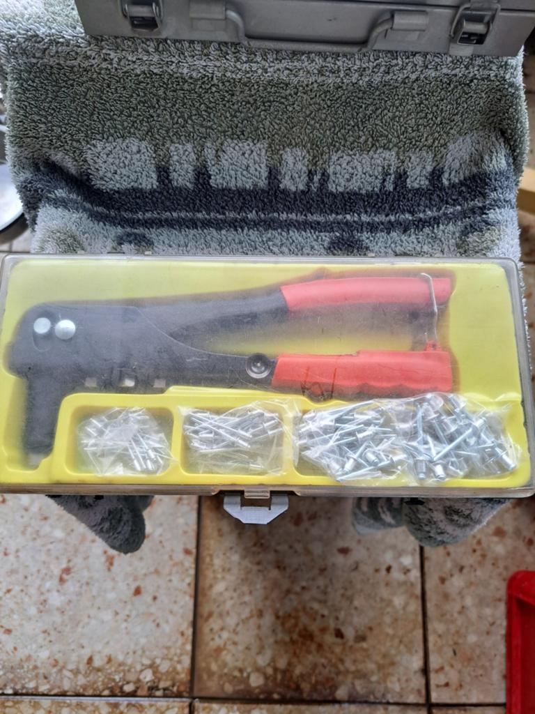 Te koop  pompnageltang  bieden  bij  de advertentie graag, Ophalen of Verzenden, Gebruikt