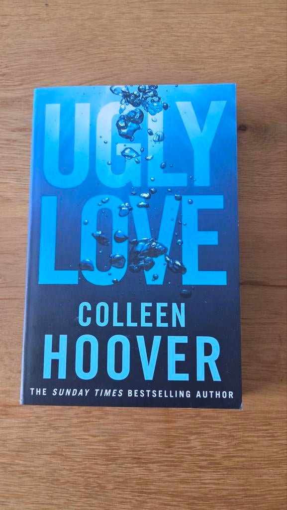 Colleen Hoover, Ugly Love, Ophalen of Verzenden, Zo goed als nieuw