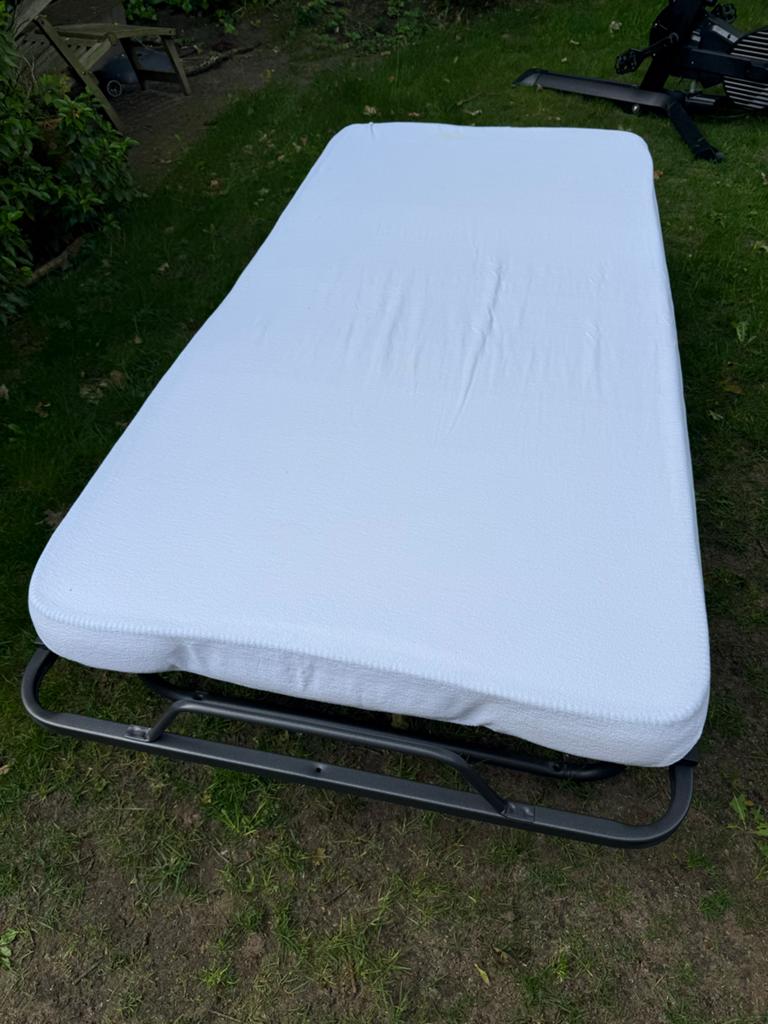 Opvouwbaar logeerbed met matras, Ophalen, Eenpersoons, Zwart, Zo goed als nieuw