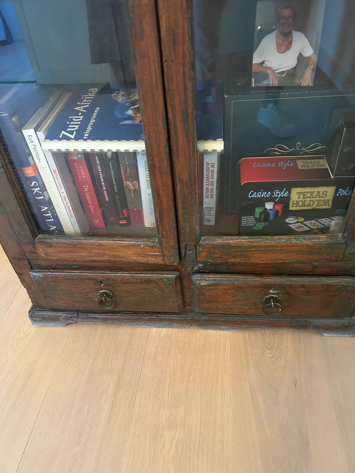 Antiek houten kastje met glazen deuren, Antiek en Kunst, Antiek | Meubels | Kasten, Ophalen