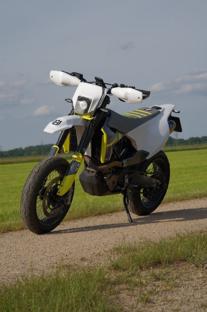 HUSQVARNA 701 SUPERMOTO 2020 FMF 4.1, Motoren, Motoren | Husqvarna, 693 cc, Occasion, Minimaal motorrijbewijs A2, Handgeschakeld