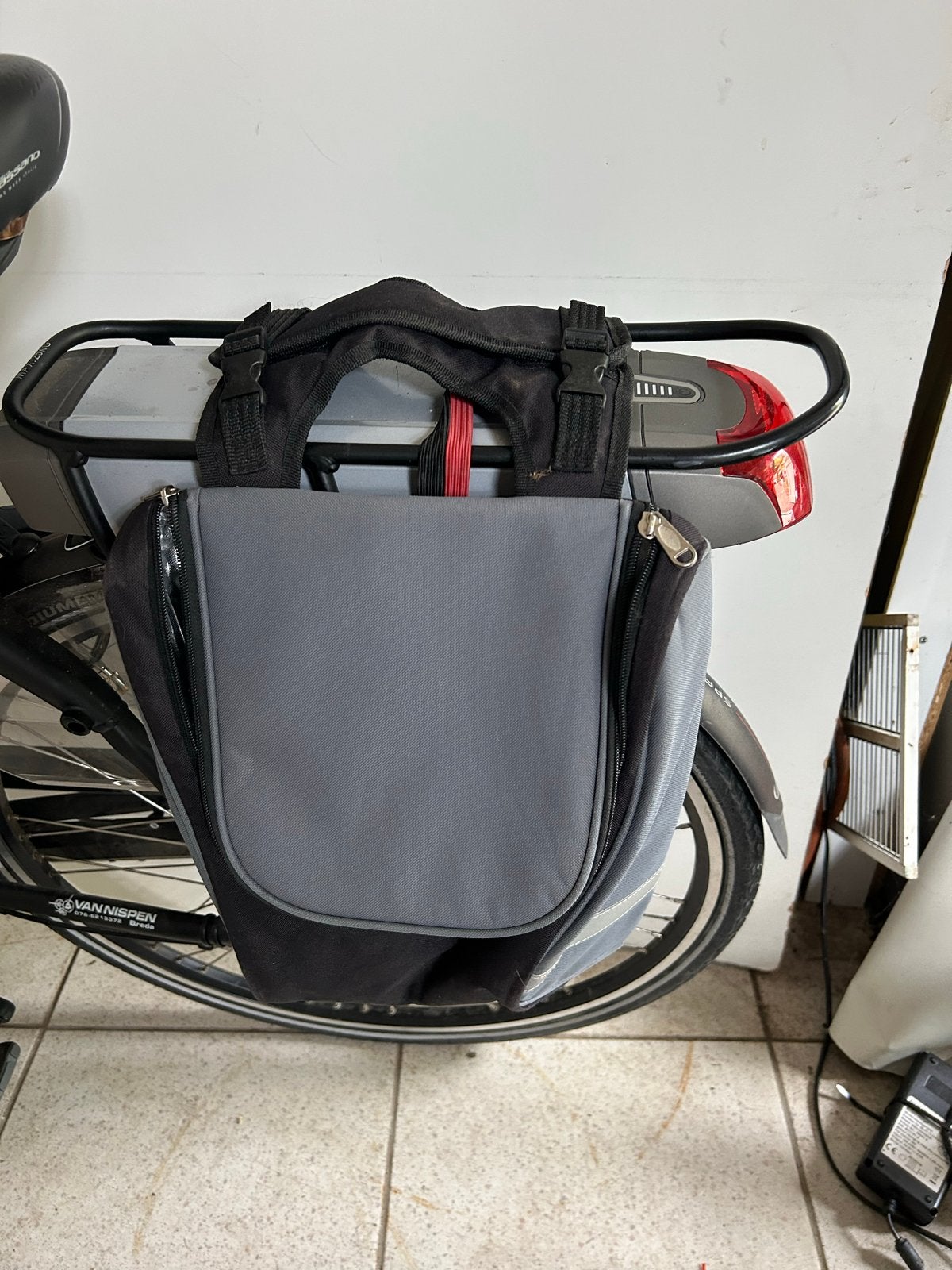 Fiets fietstas bagagedrager tas grijs/zwart, Ophalen of Verzenden, Gebruikt