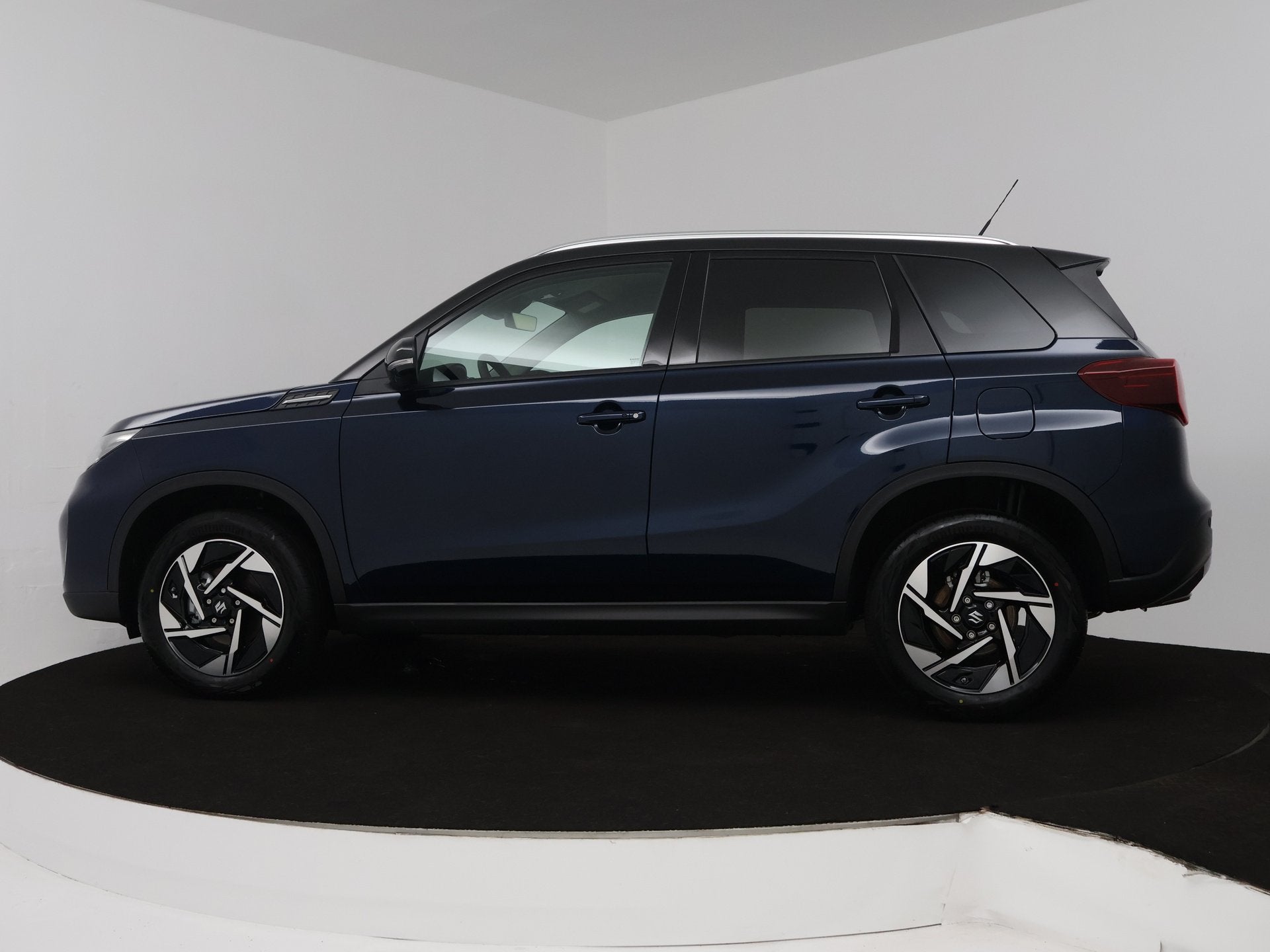 Suzuki Vitara 1.4 Boosterjet Smart Hybrid Style | Apple Carp, Voorwielaandrijving, Zwart, 4 cilinders, Blauw
