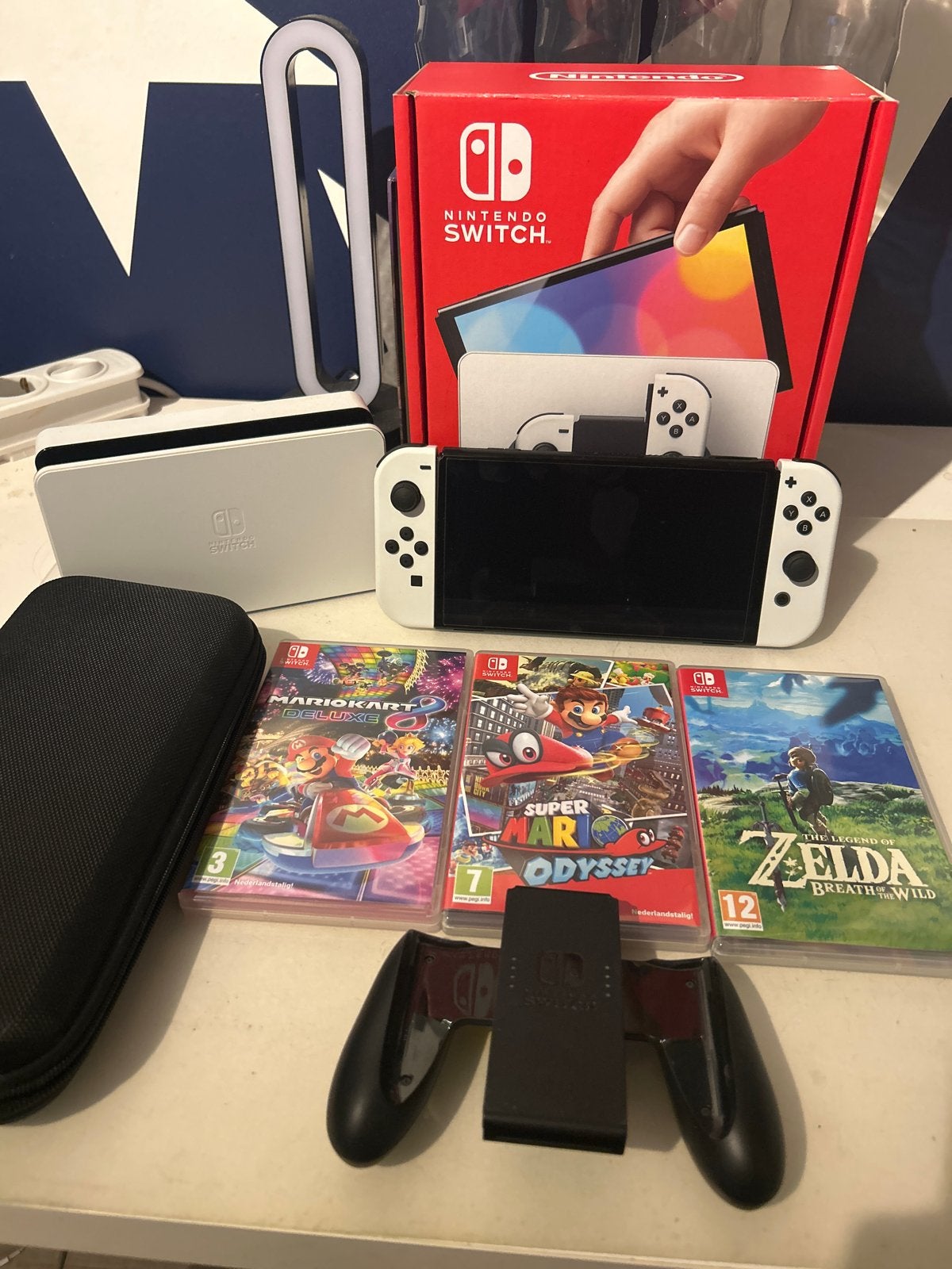 Nintendo Switch OLED met 3 games en accessoires
