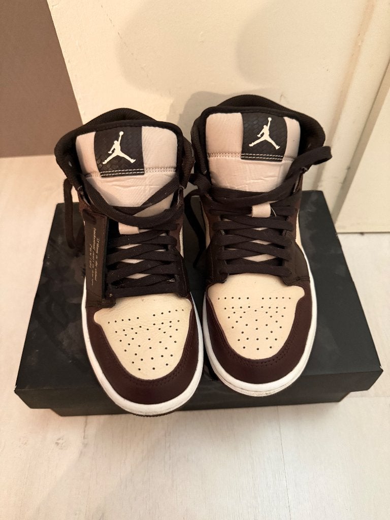 Air Jordan 1 mid, Bruin, Ophalen, Nike Air Jordan, Sneakers of Gympen