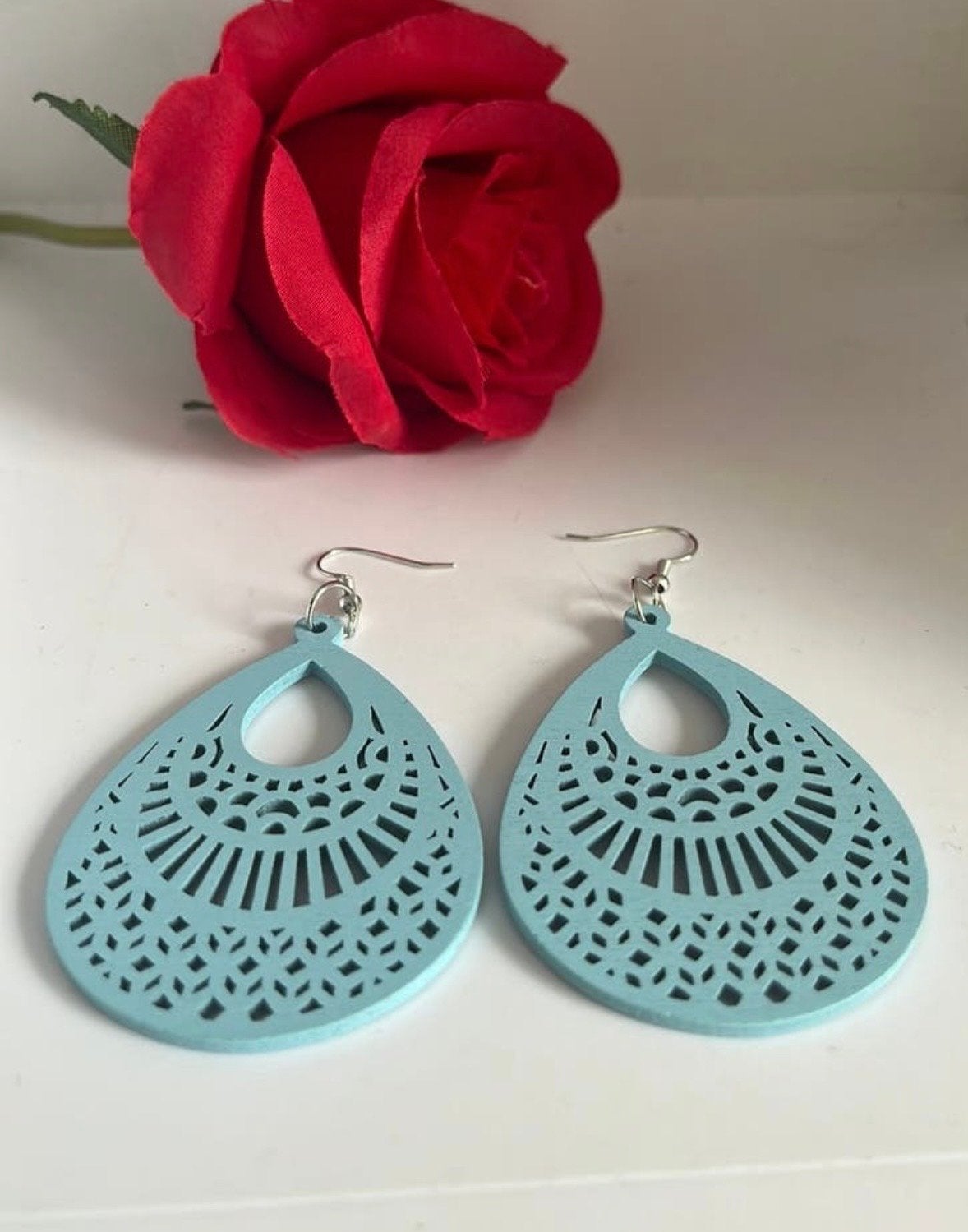 Nieuwe houten oorbellen in druppelvorm, Sieraden, Tassen en Uiterlijk, Oorbellen, Overige materialen, Hangers, Nieuw, Verzenden