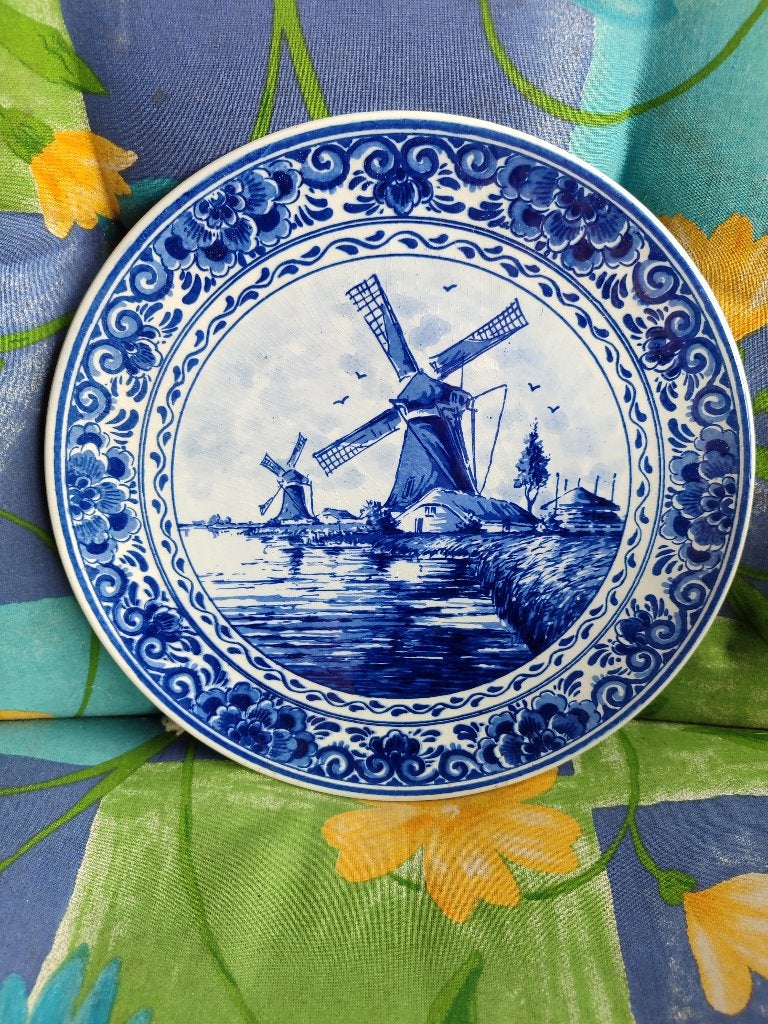 Delfts blauw wandbord met Hollands molenlandschap, Antiek en Kunst, Antiek | Keramiek en Aardewerk, Ophalen
