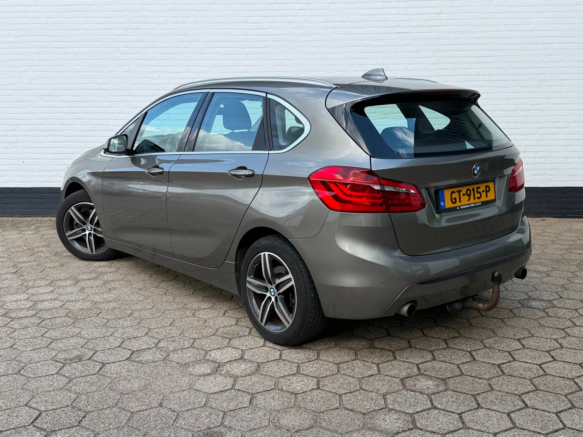 BMW 2-serie Active Tourer 220i Sport AUTOMAAT l TREKHAAK!, Auto's, 1998 cc, Gebruikt, Origineel Nederlands, 1405 kg