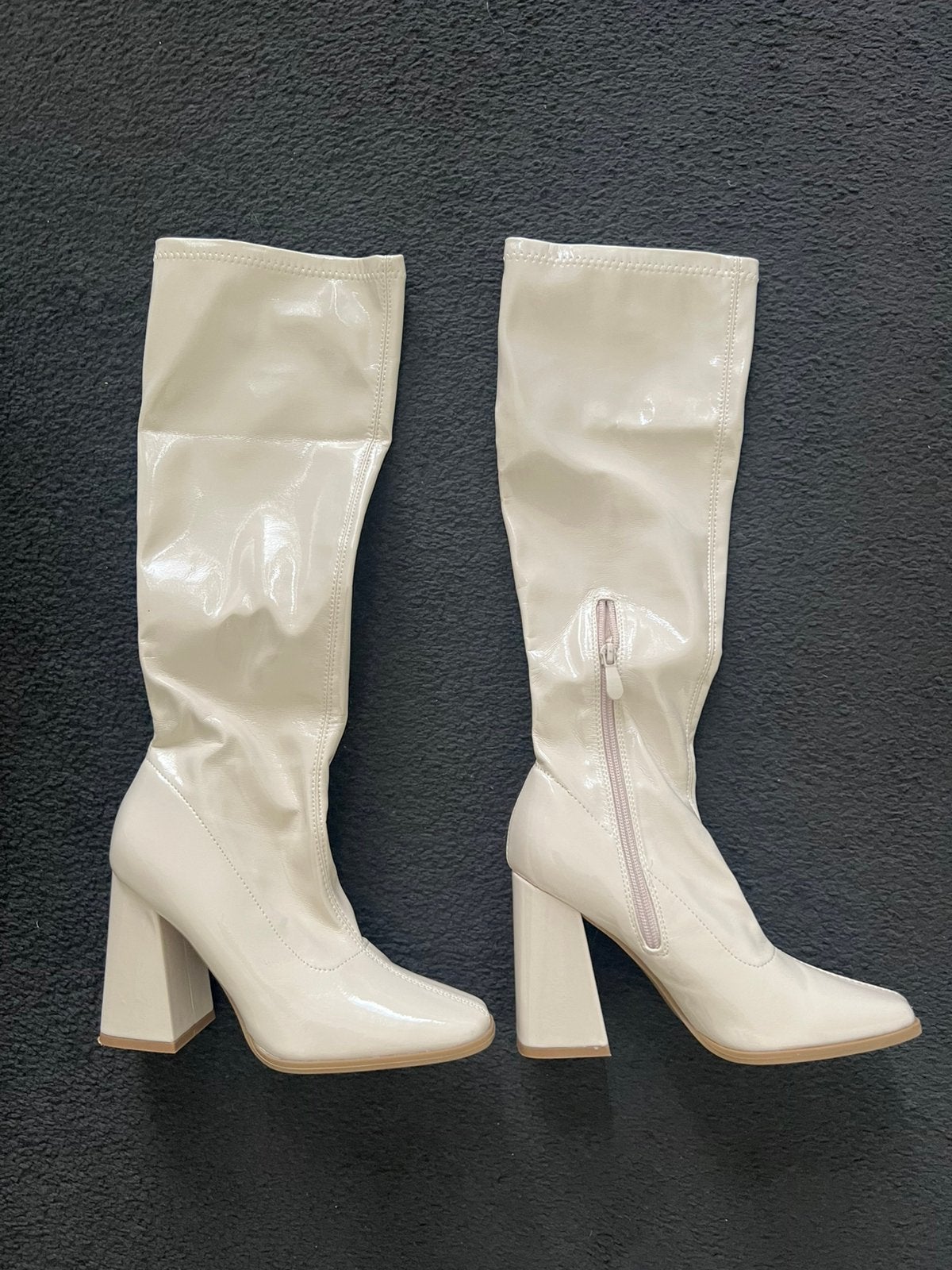 Knielaars lak ecru stretch vallen 36/37, Hoge laarzen, Beige, Nieuw, Ophalen of Verzenden