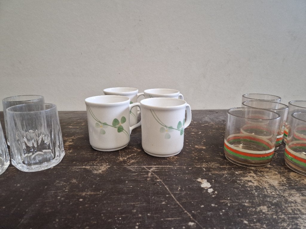 Melamine mokken en plastic glazen 14st totaal, Caravans en Kamperen, Ophalen of Verzenden, Gebruikt