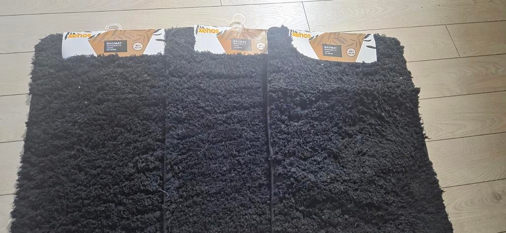 3 nieuwe fluffy badmatten xenos, Ophalen, Nieuw, Zwart, Badmat