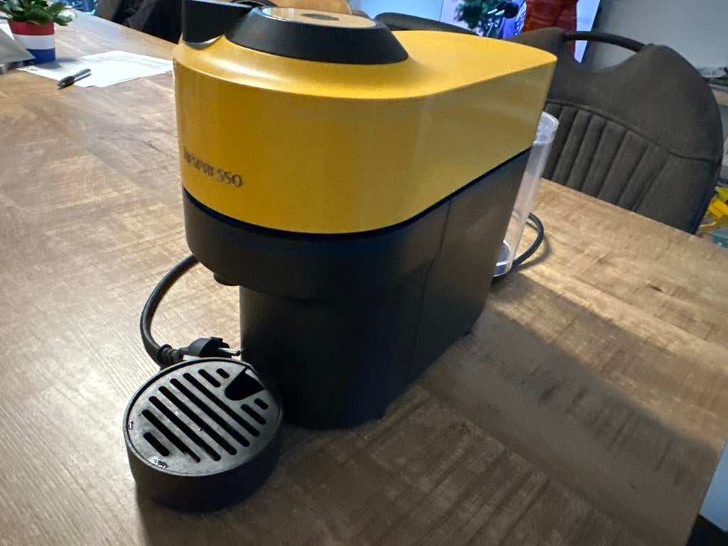 Nespresso Vertuo Pop Koffiemachine - Geel, Ophalen, Koffiemachine, Zo goed als nieuw, 2 tot 4 kopjes
