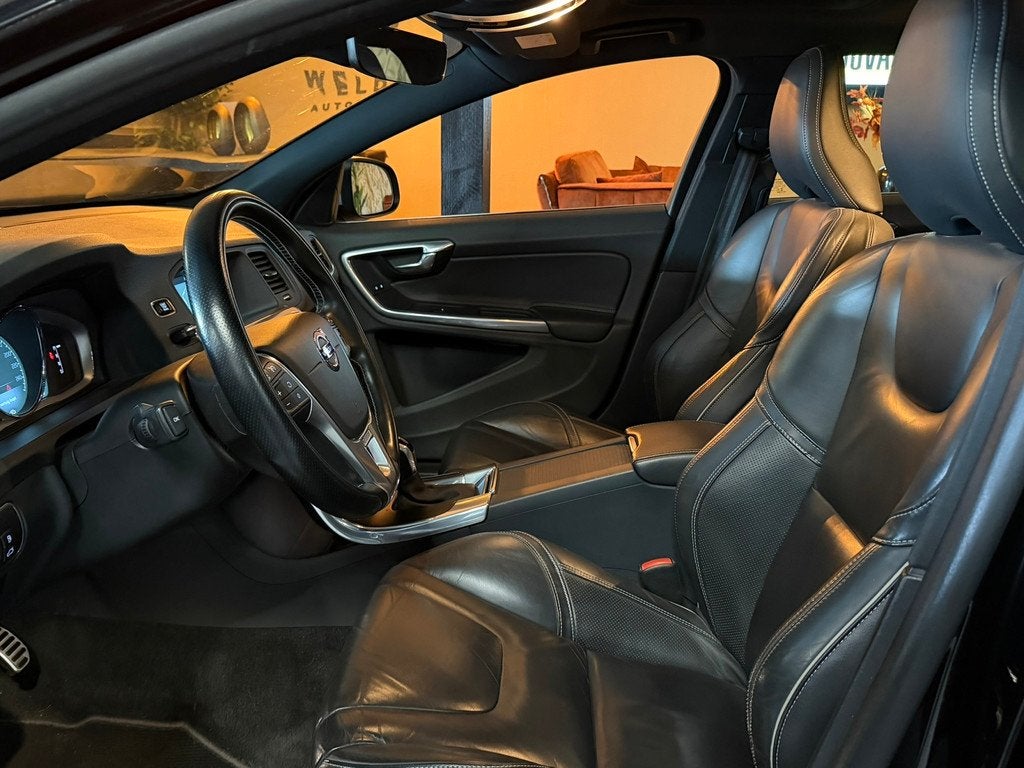 Volvo V60 2.4 D6 Twin Engine R-Design|Plug-in Hybrid | Leder, Auto's, Automaat, Zwart, Vierwielaandrijving, 1880 kg