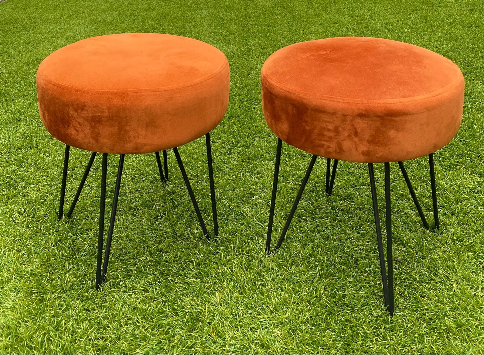 Twee Unique Living krukken Davy, camelbruin fluweel, Ophalen of Verzenden, Zo goed als nieuw, Hout