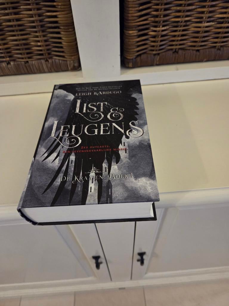 Leigh Bardugo - List & Leugens, Boeken, Fantasy, Gelezen, Ophalen of Verzenden