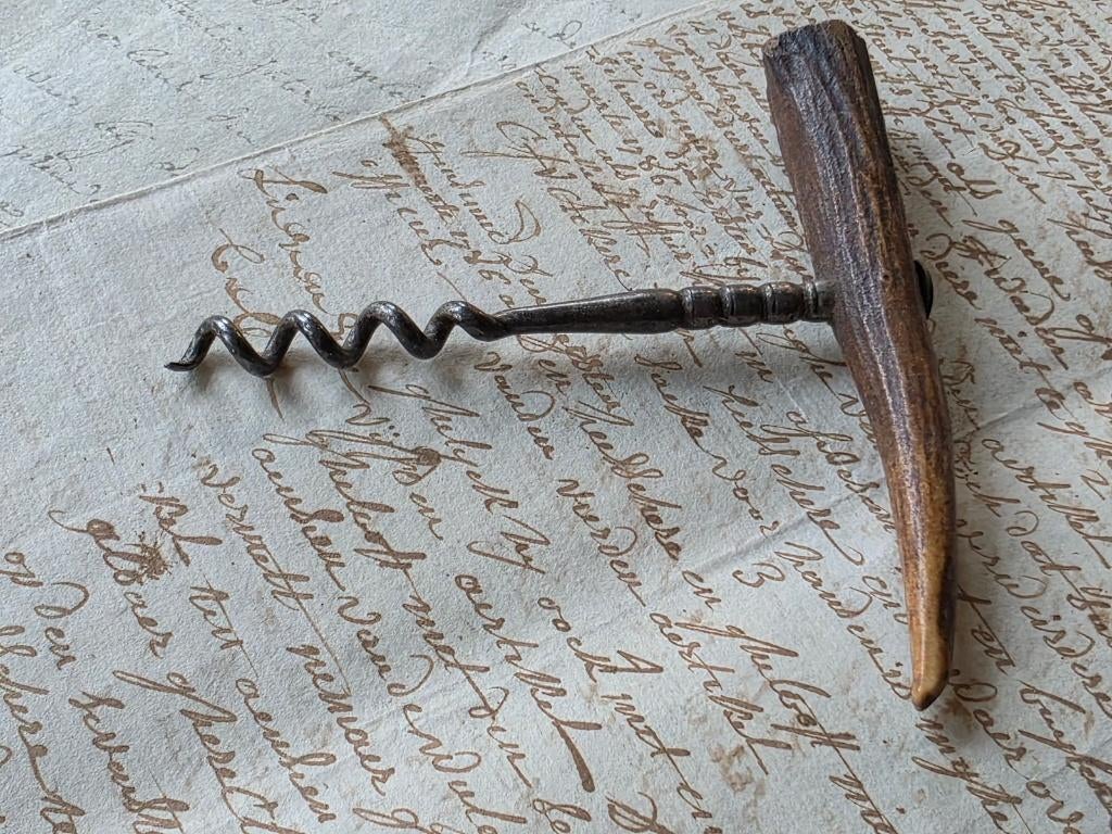 Uit verzameling Antieke kurkentrekker hoorn met smeedwerk, Antiek en Kunst, Antiek | Gereedschap en Instrumenten, Ophalen of Verzenden