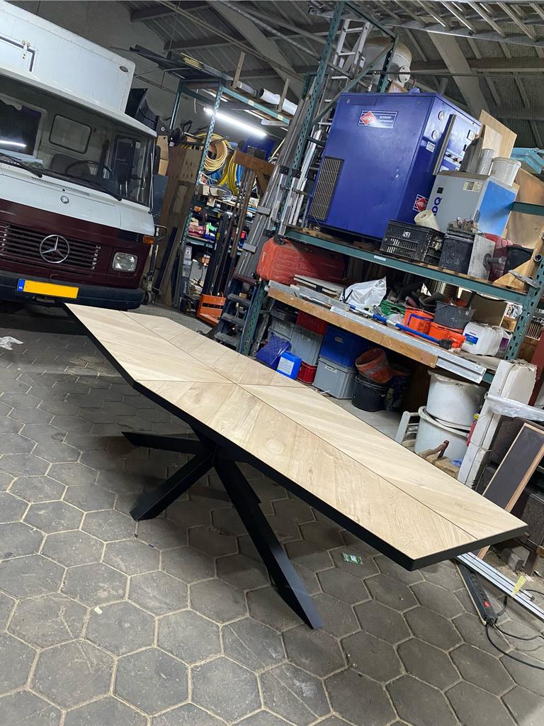 Zeshoek eiken eettafel, Vijf personen of meer, Overige vormen, Eikenhout, Industrieel