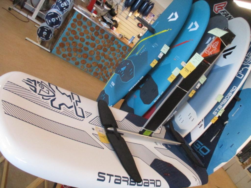 Starboard foil freeride150 l + starboard freeride foil 2, Watersport en Boten, Windsurfen, Ophalen, Nieuw, Minder dan 250 cm, Plank