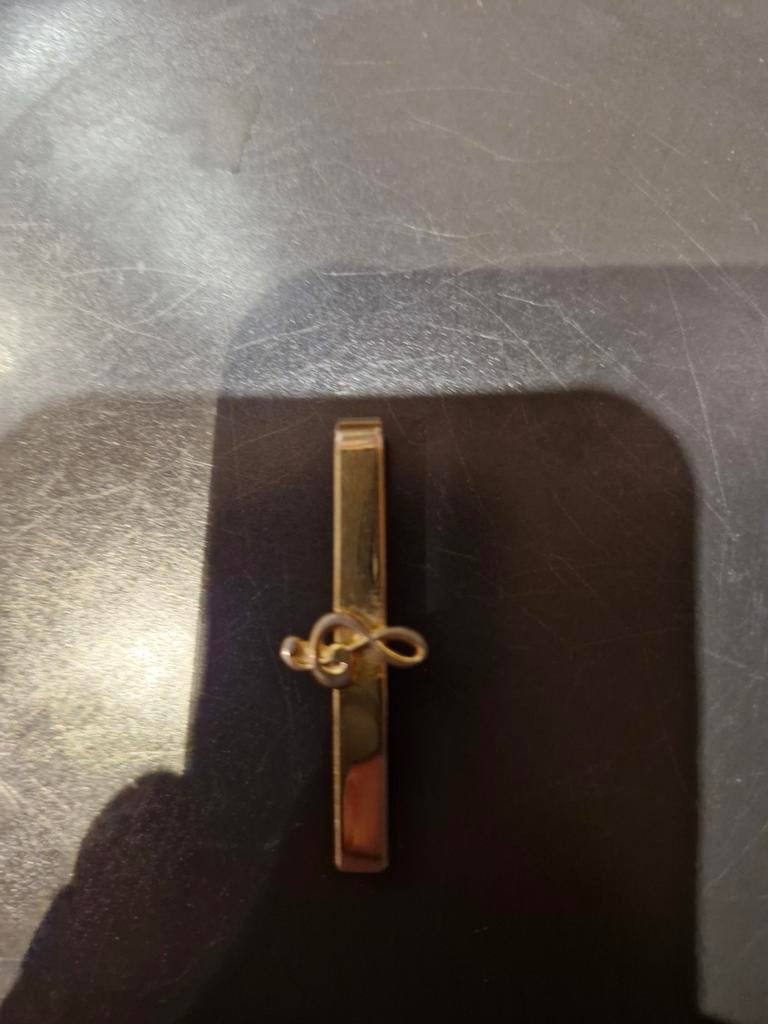 Gouden dasspeld met muzieknoot, Ophalen of Verzenden, Zo goed als nieuw, Geel