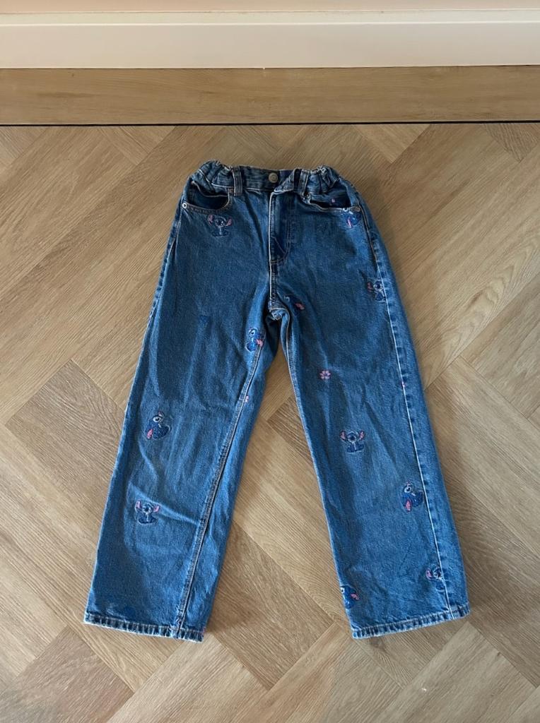 Z.g.a.n. Blauwe wijde jeans Lilo & Stitch, Zara, maat 134, Broek, Meisje, Ophalen of Verzenden, Zo goed als nieuw