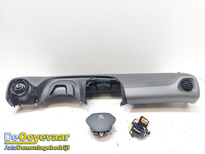 Airbag set + dashboard van een Peugeot 108 (108 14-), Gebruikt, -, -, Ophalen of Verzenden
