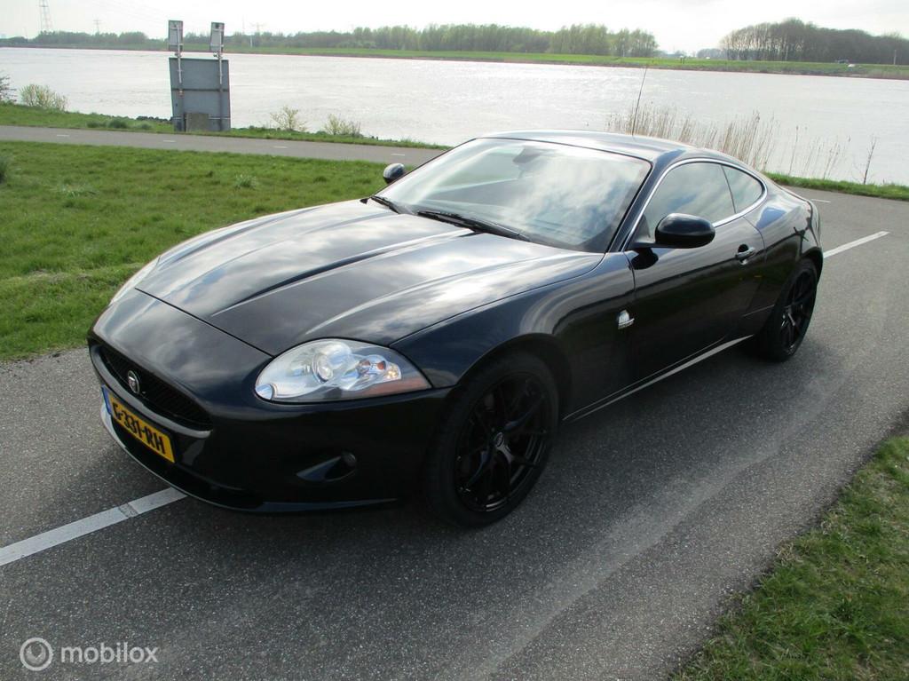 Jaguar XK 4.2 V8 Coupé Automaat, Auto's, Achterwielaandrijving, Gebruikt, 4 stoelen, Zwart