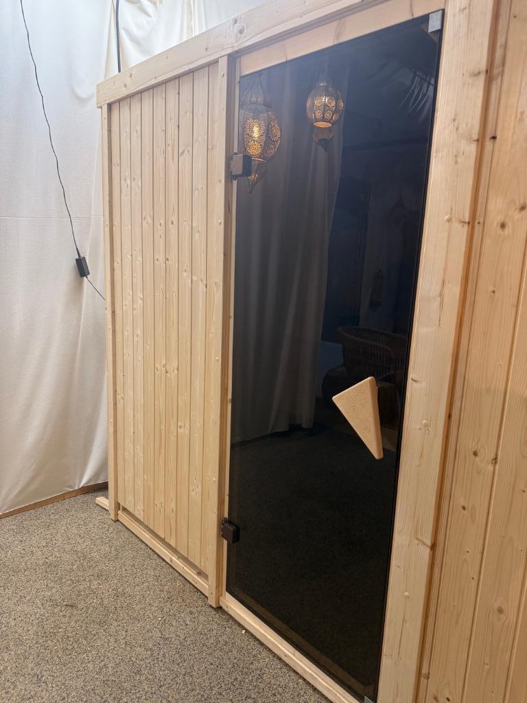 Karibu | Titania 4 Sauna - SHOWROOMMODEL, Ophalen, Zo goed als nieuw, Fins of Traditioneel, Complete sauna
