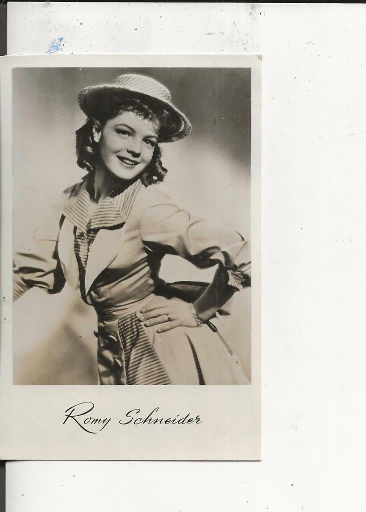 Romy Schneider uitdagend  15 aug 1958, Verzamelen, Ansichtkaarten | Themakaarten, Ophalen of Verzenden, 1940 tot 1960, Gelopen