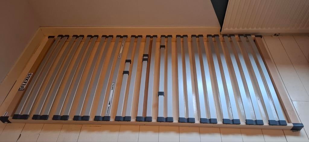 2 x verstelbare lattenbodem 90x200, Huis en Inrichting, Slaapkamer | Matrassen en Bedbodems, Ophalen, Zo goed als nieuw, Eenpersoons