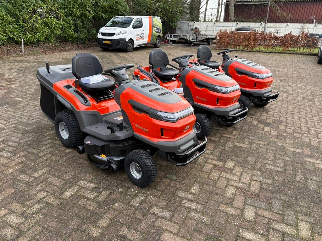 Nieuwe Husqvarna Zitmaaiers Tuintractor TS217T TS220T TC220T, Tuin en Terras, Zitmaaiers, Zo goed als nieuw, Ophalen