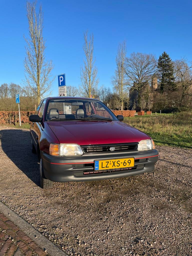 Toyota Starlet 1.3 XLI AUT E2 1995 Rood, Auto's, Toyota, 74 pk, 4 cilinders, Starlet, 400 kg