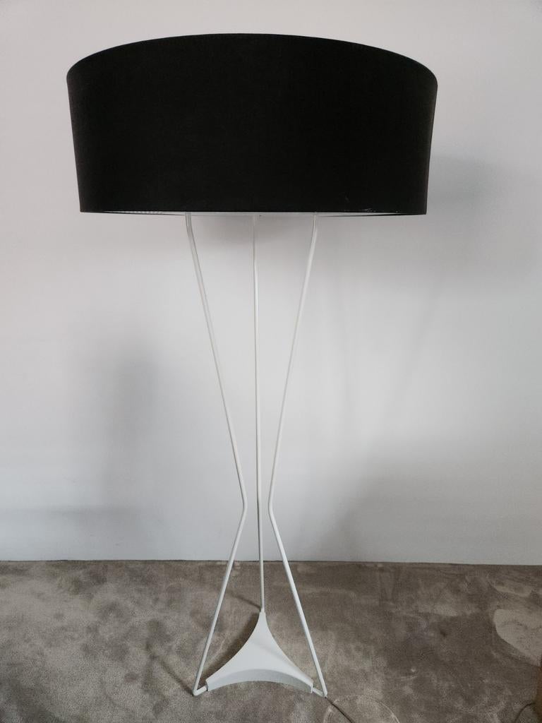 Estiluz design vloerlamp zwart/wit in keurige staat!, Huis en Inrichting, Lampen | Vloerlampen, Ophalen, Gebruikt