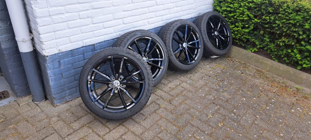 VW Polo GTI /R  zomerwielen set  215/45R17 Pretoria zwart, 215 mm, Nexen, Banden en Velgen, Nieuw