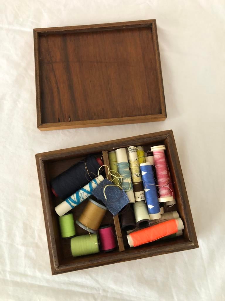 Vintage naaidoosje - 15 x 12.5 x 4.5 cm (H) - bijna gratis, Ophalen of Verzenden