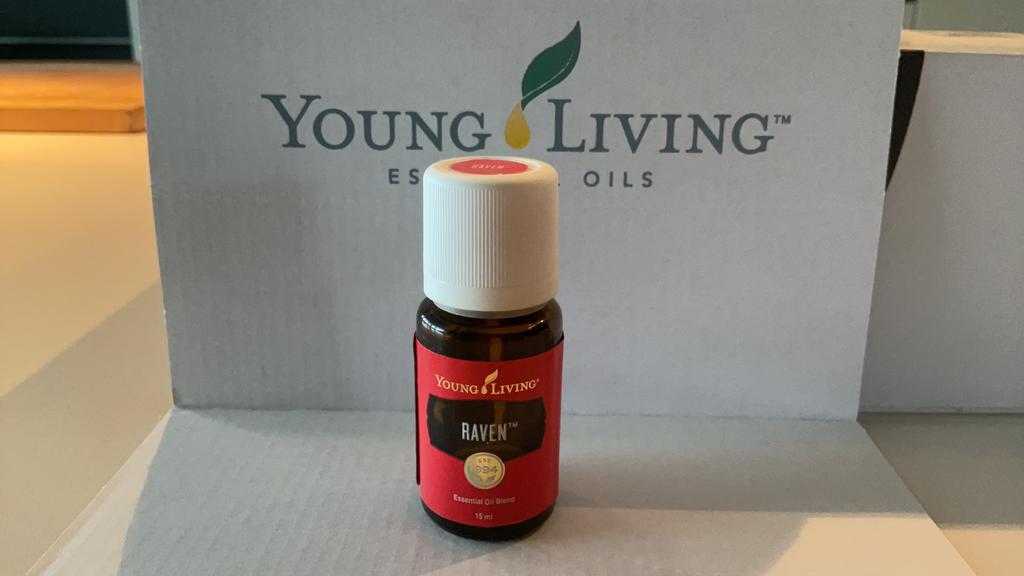 Young Living Raven 15 ml 1/4 vol, Ophalen of Verzenden, Gebruikt, Aroma