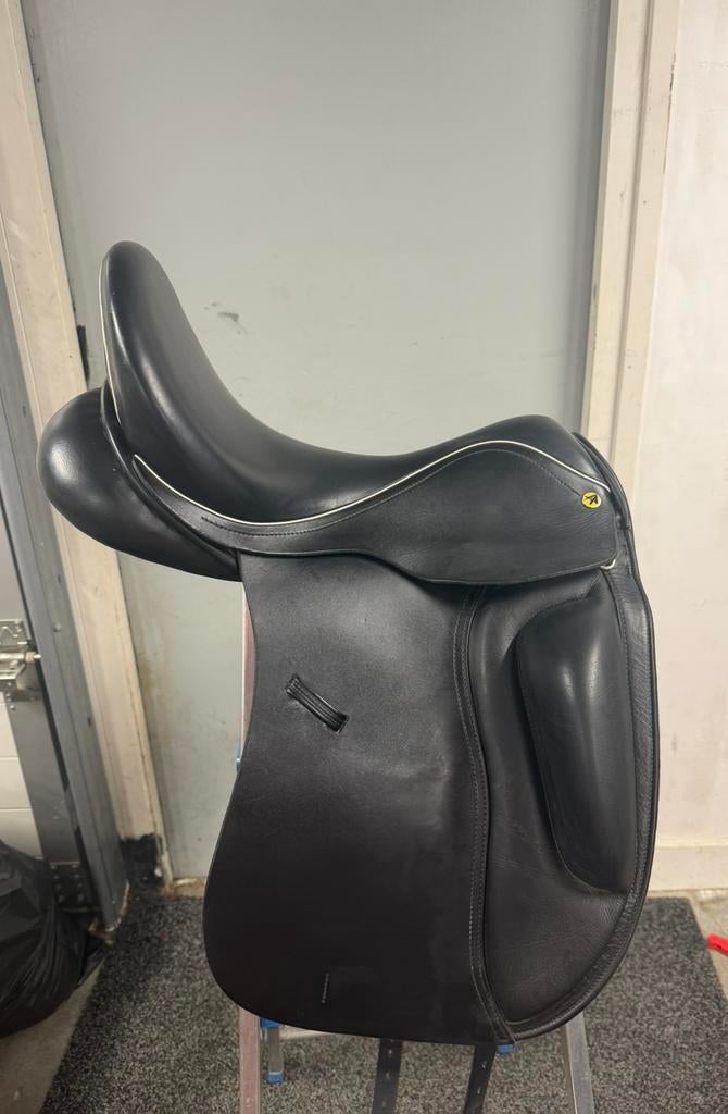 Anatomica Cygnus G3 dressuurzadel 18 inch Spring Tree, Ophalen of Verzenden, Zo goed als nieuw, Dressuur