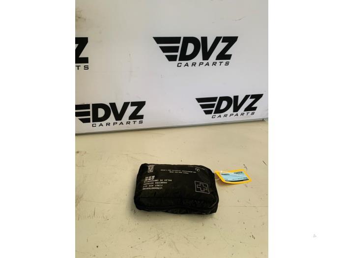 EHBO kit van een Mercedes GLA, Gebruikt, -, Ophalen of Verzenden, -
