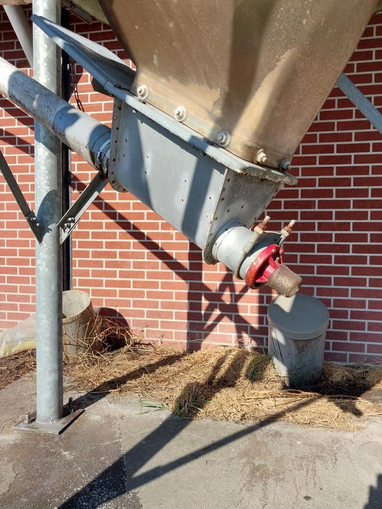 Onderbak silo met spiraalvijzel en aandrijving, Ophalen