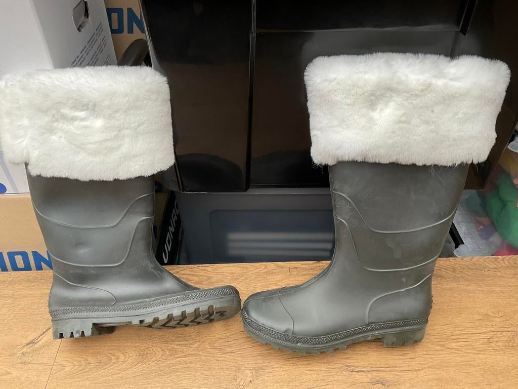 Nieuwe zgan rubberen laarzen met bont maat 44, Ophalen, Nieuw, Carnaval, Kleding