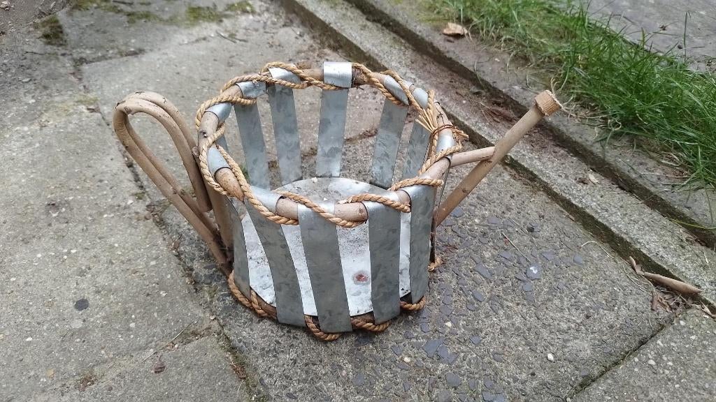plantenbak in de vorm van een gieter, Gebruikt, Minder dan 30 cm, Minder dan 60 cm, Rond
