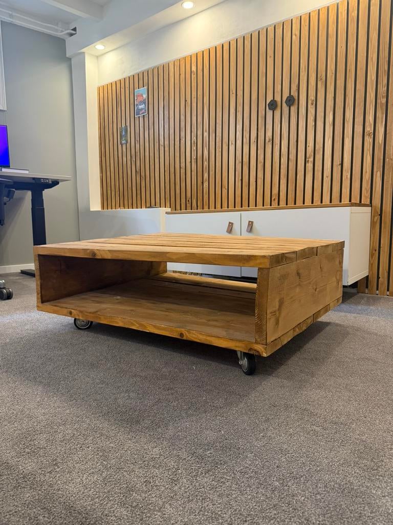 Robuuste houten salontafel op wielen, Huis en Inrichting, Tafels | Salontafels, Ophalen, Gebruikt, 50 tot 100 cm, 50 tot 100 cm