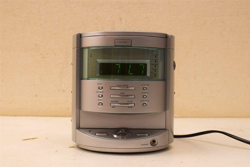 MT logic dual alarm cd clock radio 49770, Audio, Tv en Foto, Radio's, Gebruikt, Ophalen of Verzenden
