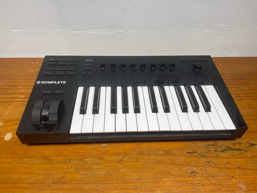 Native Instruments Komplete Kontrol A25 MIDI Keyboard, Muziek en Instrumenten, Overige merken, Zo goed als nieuw, Aanslaggevoelig