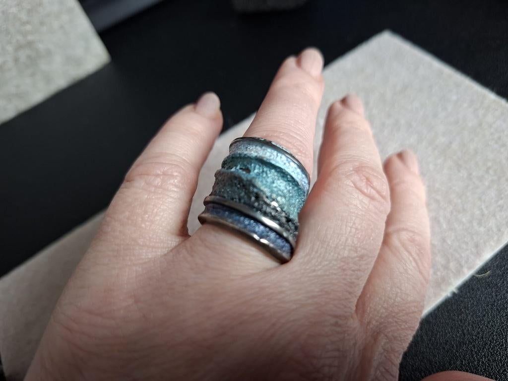 Arior art kunst statement sterling zilveren emaille ring 17, Nieuw, Kleiner dan 17, Dame of Heer, Zilver
