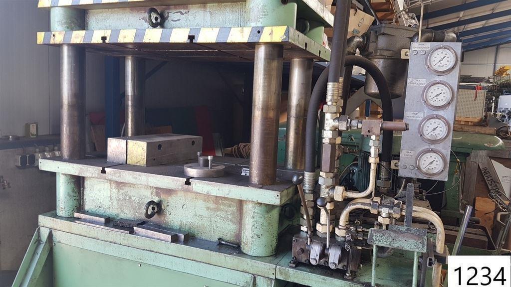 1234. Pers / Klima / Fontune / Excenter pers Raskin, Ophalen, Gebruikt