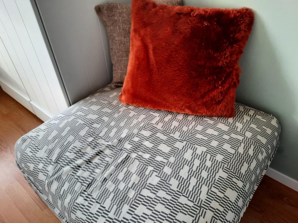 Grote Hocker Vallentuna met opberg ruimte en wasbare hoes, Huis en Inrichting, Ophalen, Vierkant, 75 tot 100 cm, Zo goed als nieuw
