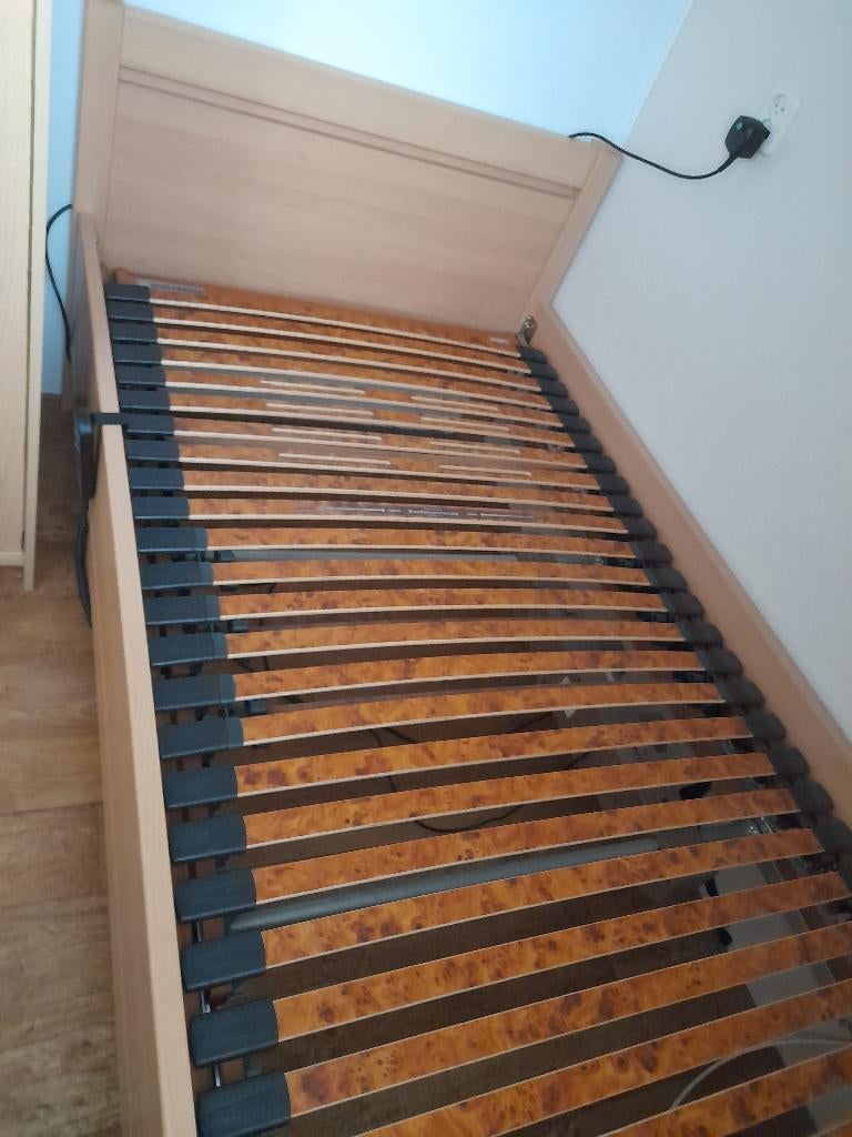 elektrisch verstelbaar bed, Ophalen, Eenpersoons, Zo goed als nieuw, 200 cm